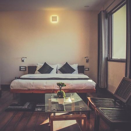 M Hotel And Restaurant Мак-Леод-Гейндж Экстерьер фото