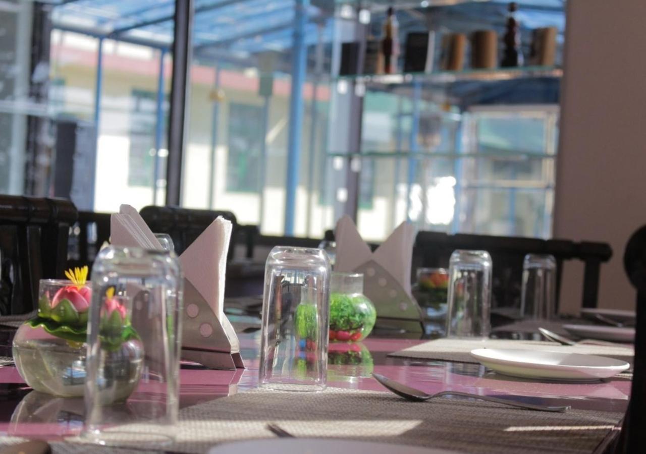 M Hotel And Restaurant Мак-Леод-Гейндж Экстерьер фото
