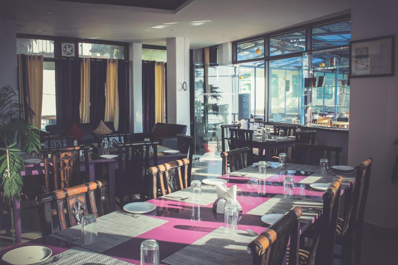 M Hotel And Restaurant Мак-Леод-Гейндж Экстерьер фото